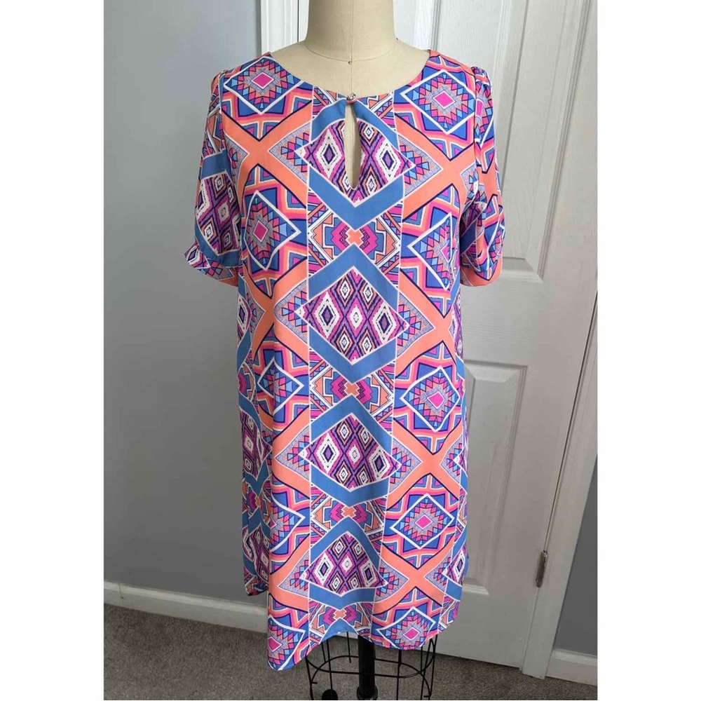 Everly Geometric Print Keyhole Short Sleeve Dress